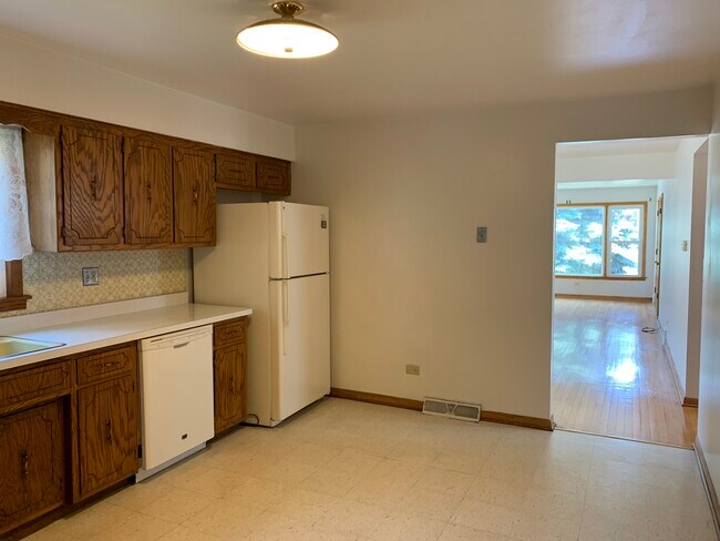 Building Photo - 2058 Parkside Dr
