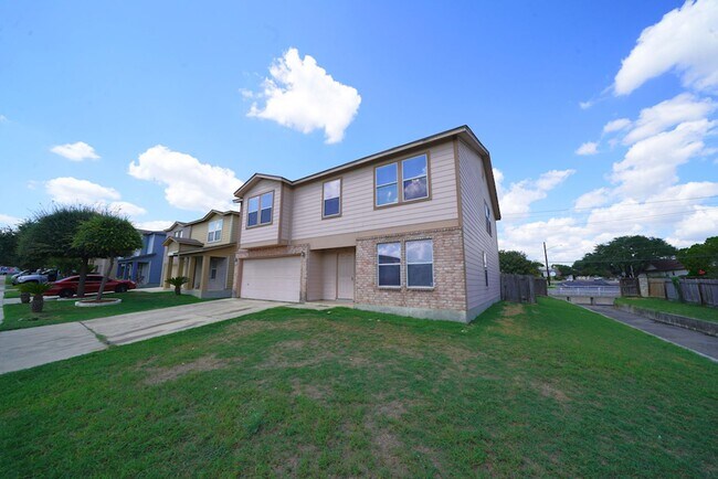 Foto del edificio - Charming 4-Bedroom, 2.5-Bathroom Home in C...