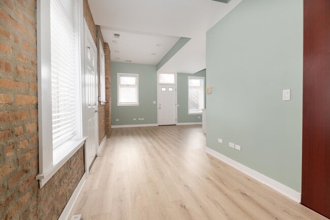 Building Photo - 1303 W Flournoy St