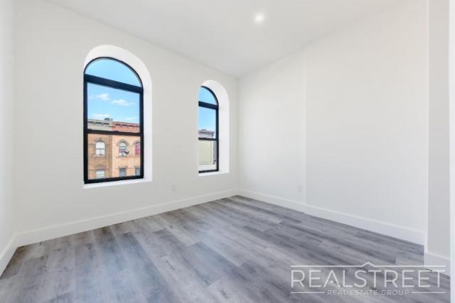 Foto del edificio - 3 bedroom in BROOKLYN NY 11237