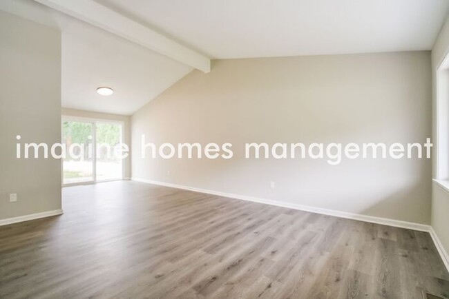 Building Photo - 9248 Cranbrook Dr