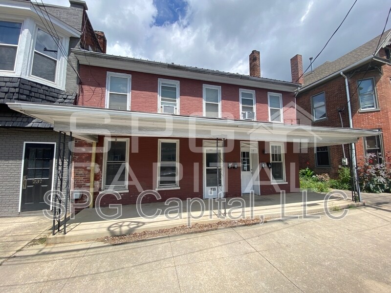 Primary Photo - 239 E King St