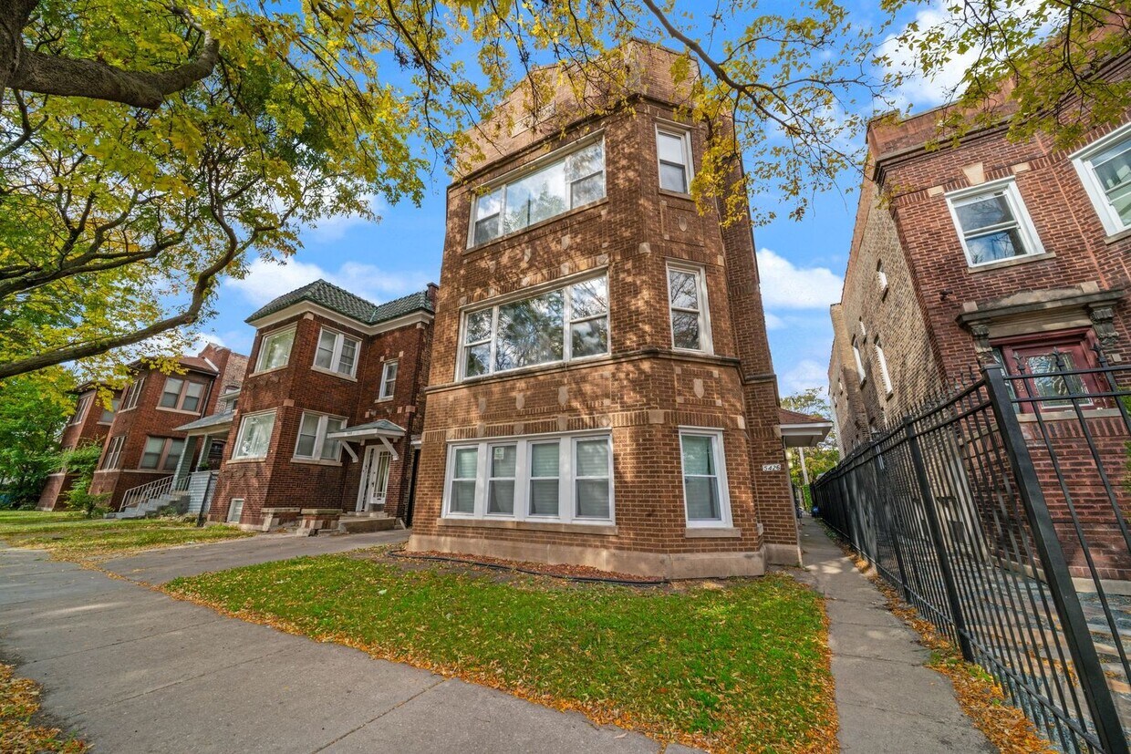 Foto principal - 5426 W Jackson Blvd