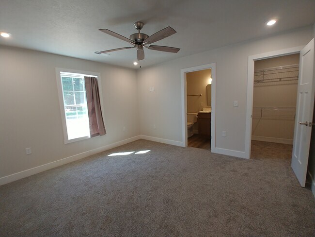 Foto del edificio - 1421 W Todd Ln