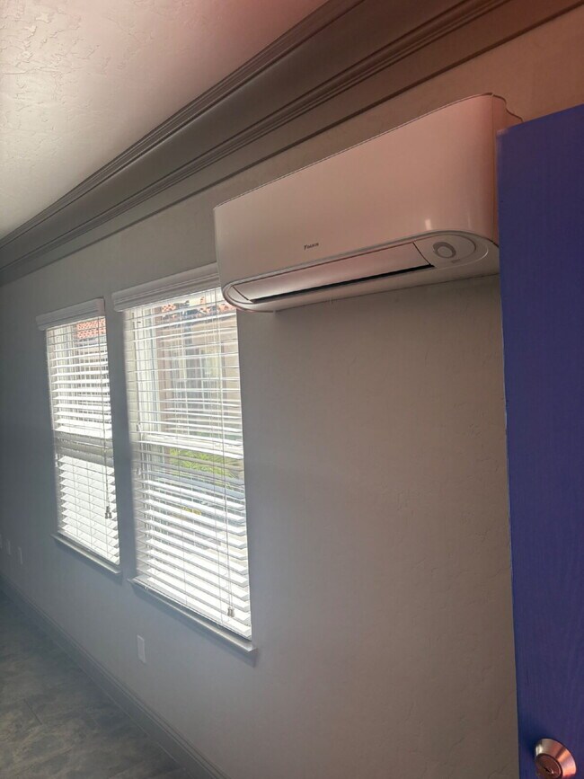 Foto del edificio - "Casitas": Stylish 1-Bedroom with Granite Elegance in Downtown Fresno!"