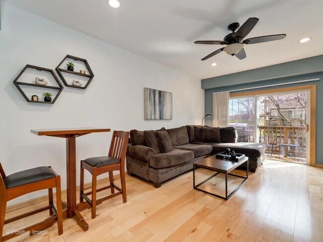 Foto del edificio - 1540 N Greenview Ave