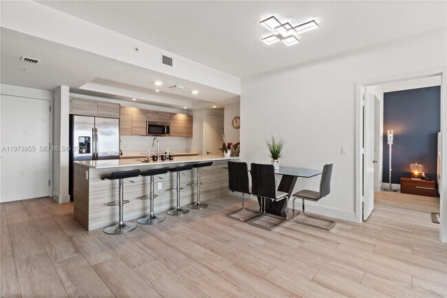 Foto del edificio - 121 NE 34th St