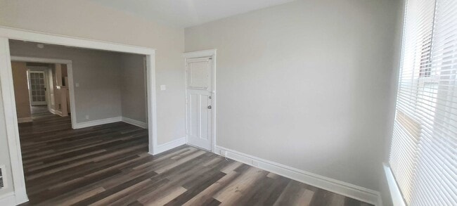 Building Photo - 5516 S Grand Blvd