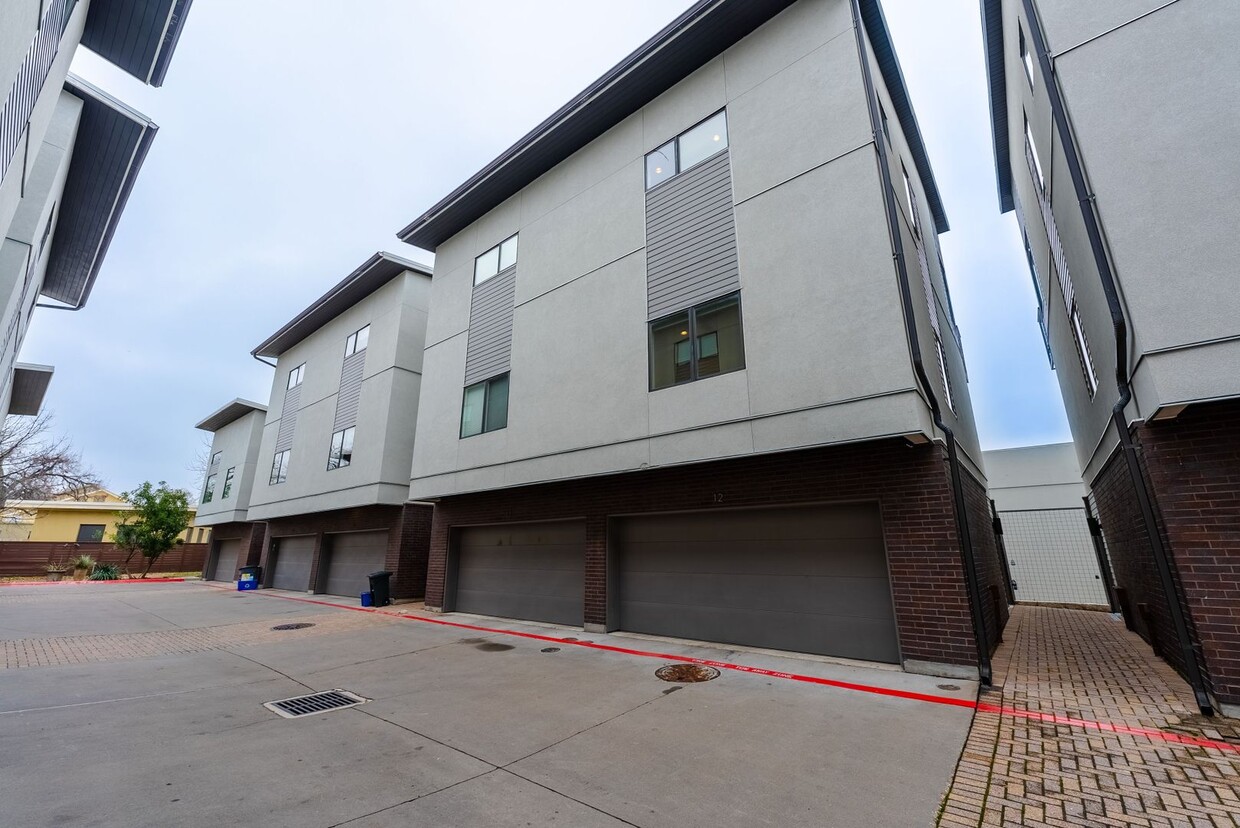 Primary Photo - Beautiful South Lamar 2 bed 2 bath Condo!