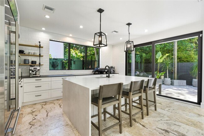 Foto del edificio - 3782 El Prado Blvd