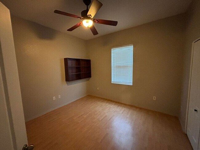 Building Photo - 15425 Sonora Dr