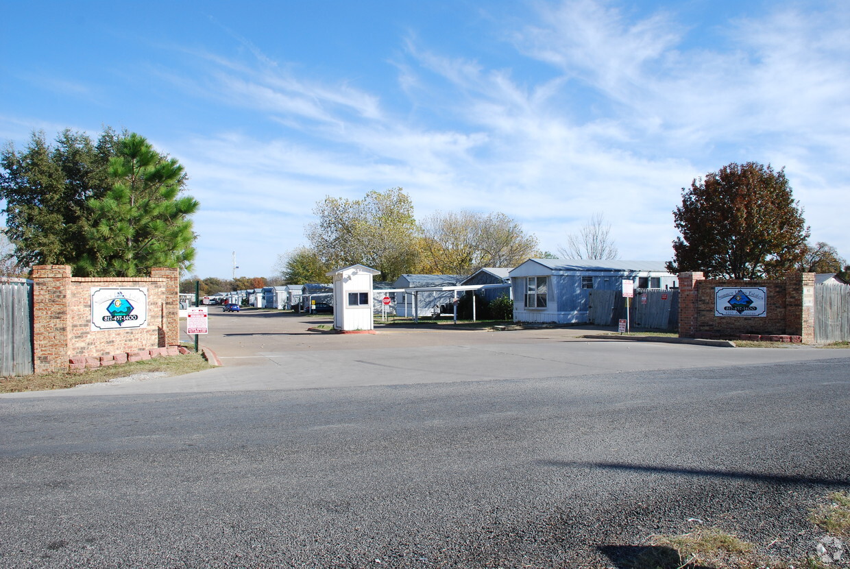 Primary Photo - Summer Lake Mobile Home Park