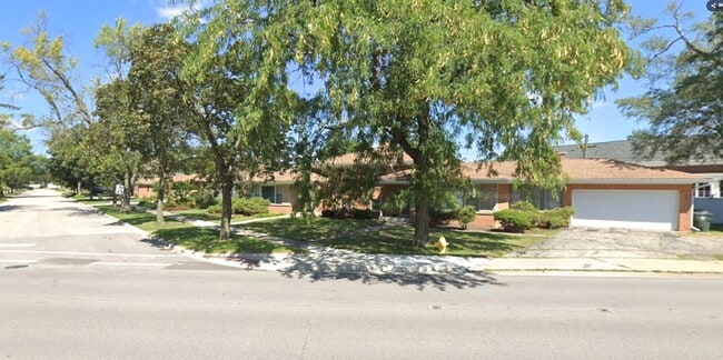 Building Photo - 819 Tomawadee Dr