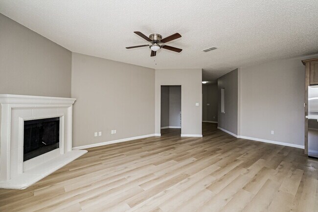 Foto del edificio - 6332 Downeast Dr