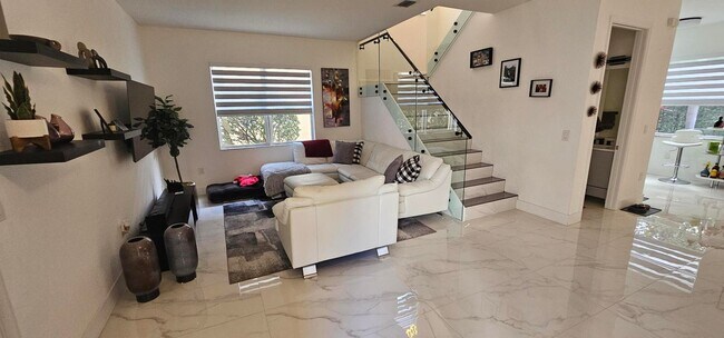 Foto del edificio - 10435 Yarrow Dr