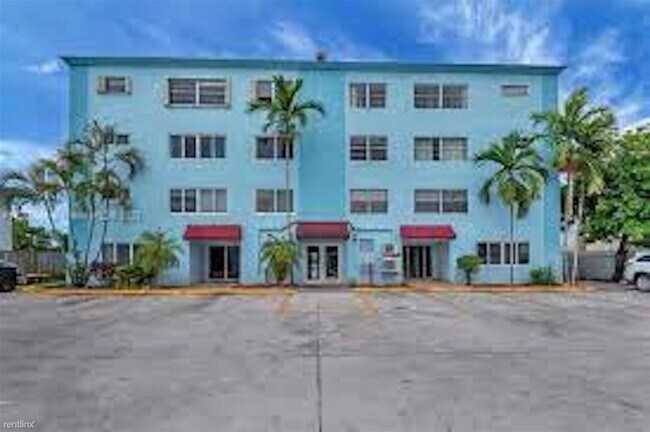 Foto del edificio - 2 br, 2 bath Condo - 1060 Crystal Lake Dri...