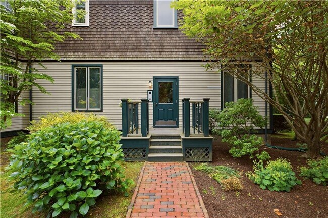 Building Photo - 158 Narragansett Ave