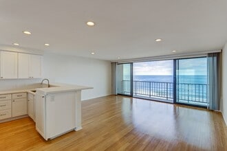 Building Photo - 721 Esplanade