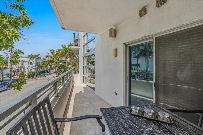 Foto del edificio - 7700 Collins Ave