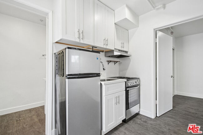 Building Photo - 9221 Alcott St