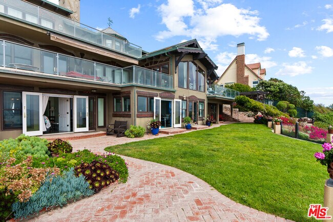 Foto del edificio - 7007 Birdview Ave