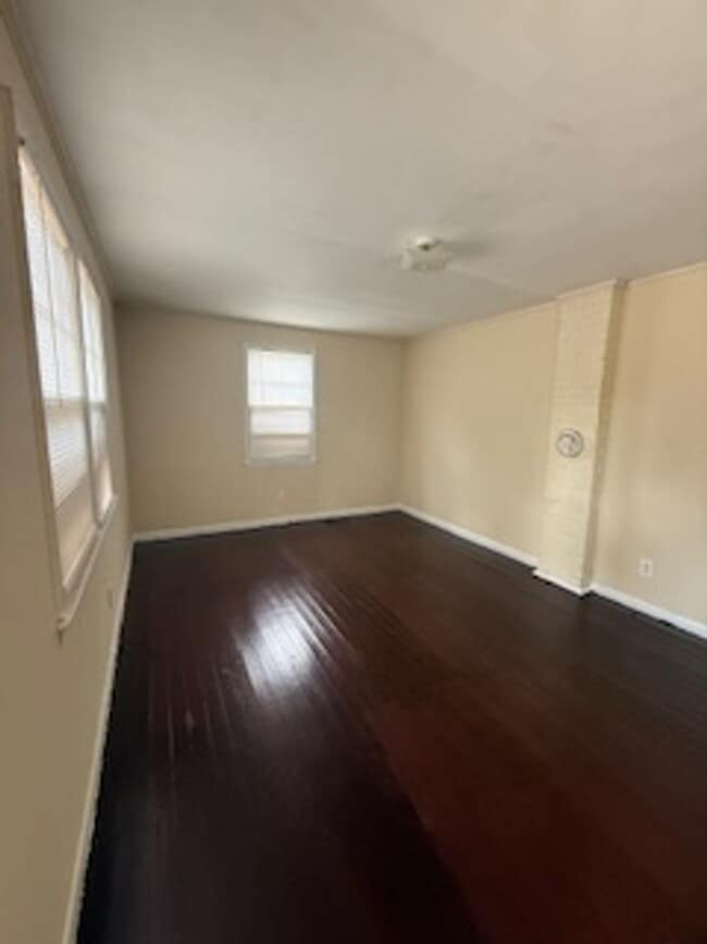Building Photo - 746 Whitlock St