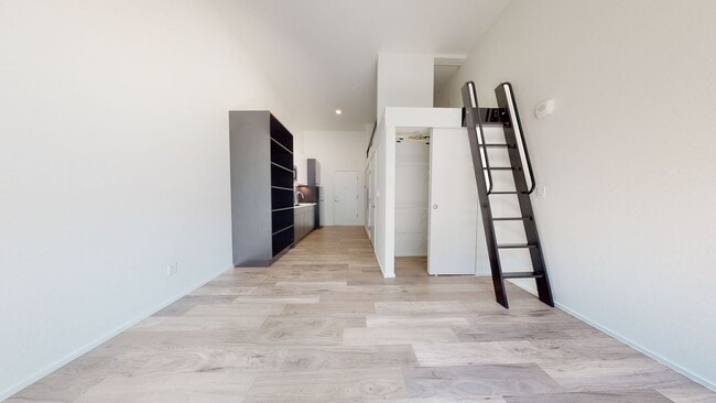 Interior Photo - Summit Flats Contemporary Studios & Lofts