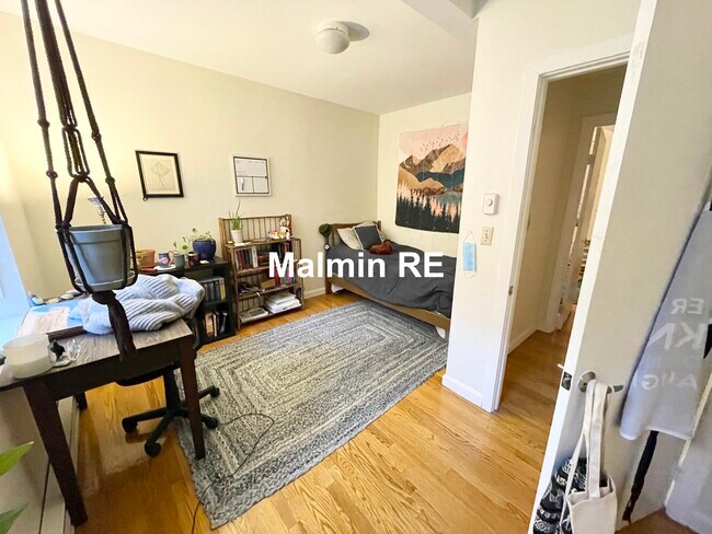 Building Photo - 143 Hemenway St