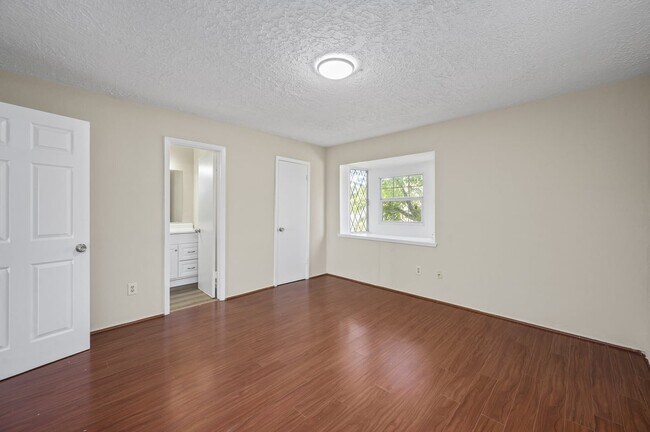 Foto del edificio - 7236 Crownwest St