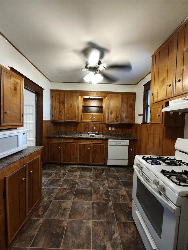 Building Photo - 1110 Johnson Ave