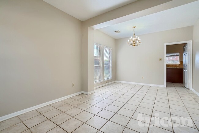 Building Photo - 5911 Klamath Falls Ct