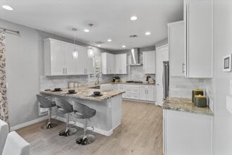 Building Photo - 1063 N 70th Way