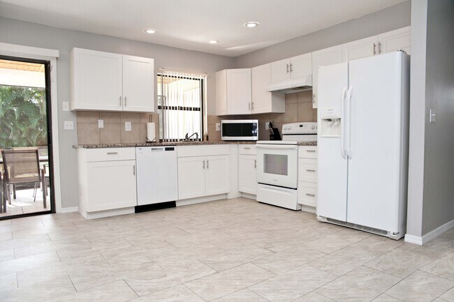 Foto del edificio - 722 SE Thanksgiving Ave