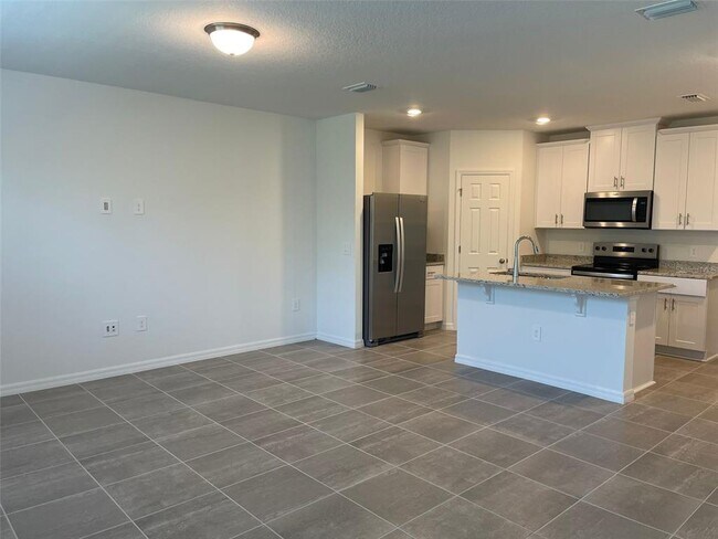 Foto del edificio - 16447 Bird of Paradise Ave