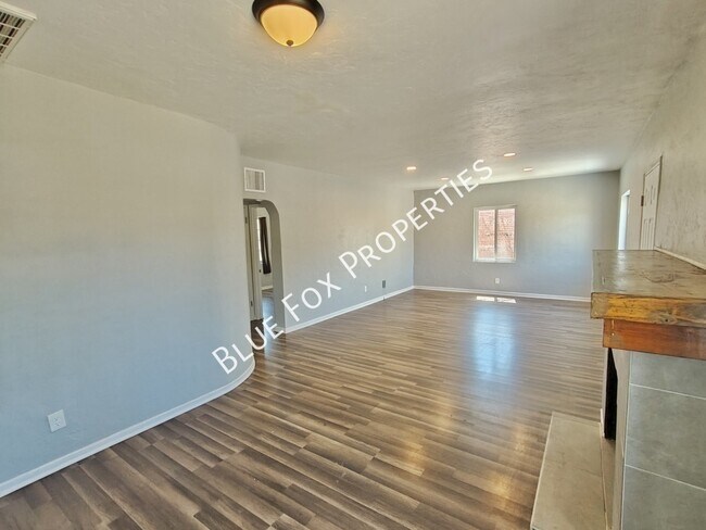 Building Photo - 4124 E 1st St