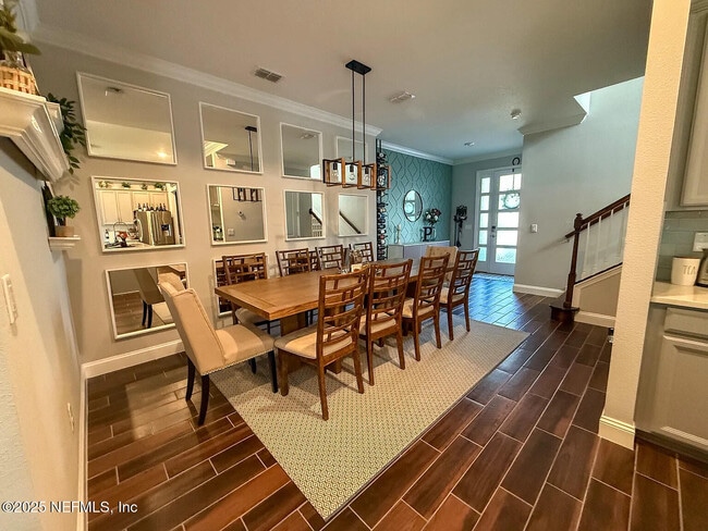 Building Photo - 2866 Montilla Dr