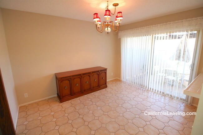Foto del edificio - 26118 Rainbow Glen Dr