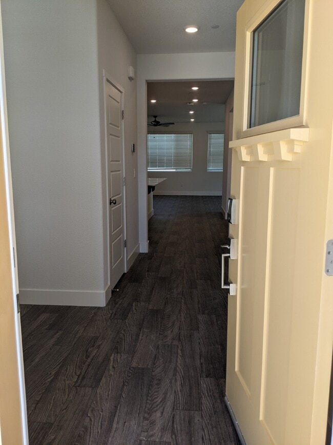 Building Photo - 2473 Pineda Dr