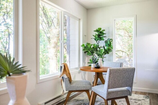 Foto del edificio - 1 bedroom in Oregon City! Must See!! 1ST M...