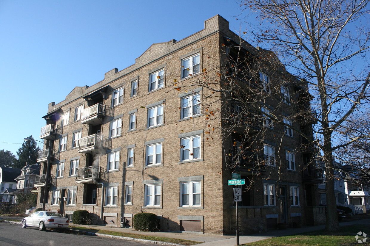 Primary Photo - Parkwood Apartments