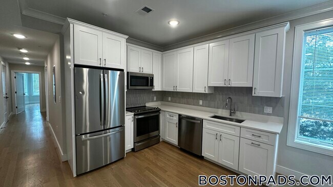 Building Photo - 104-106 Warren St.