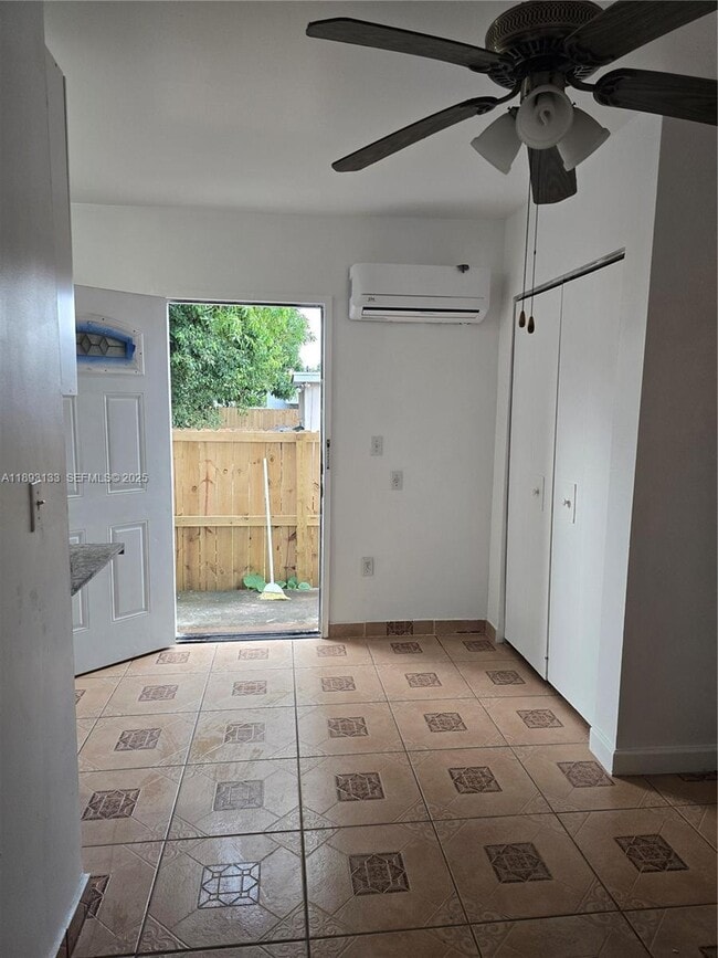 Foto del edificio - 4716 SW 1st St