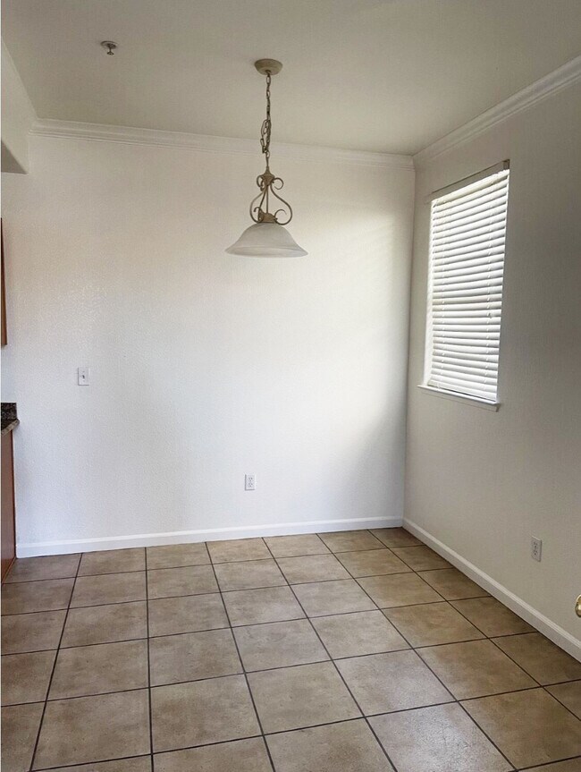 Building Photo - 1360 Shady Ln