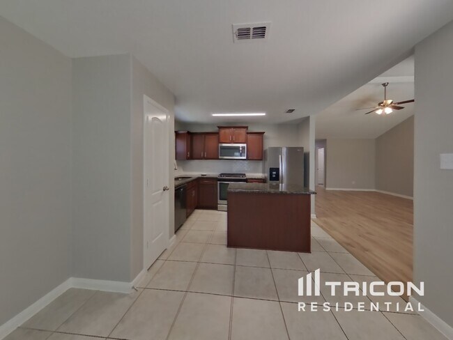 Foto del edificio - 2111 Juniper Dr