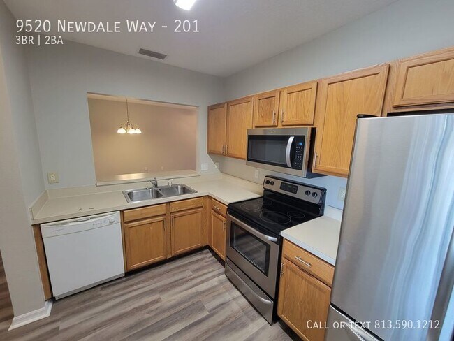 Building Photo - Beautifully Updated Riverview Condo