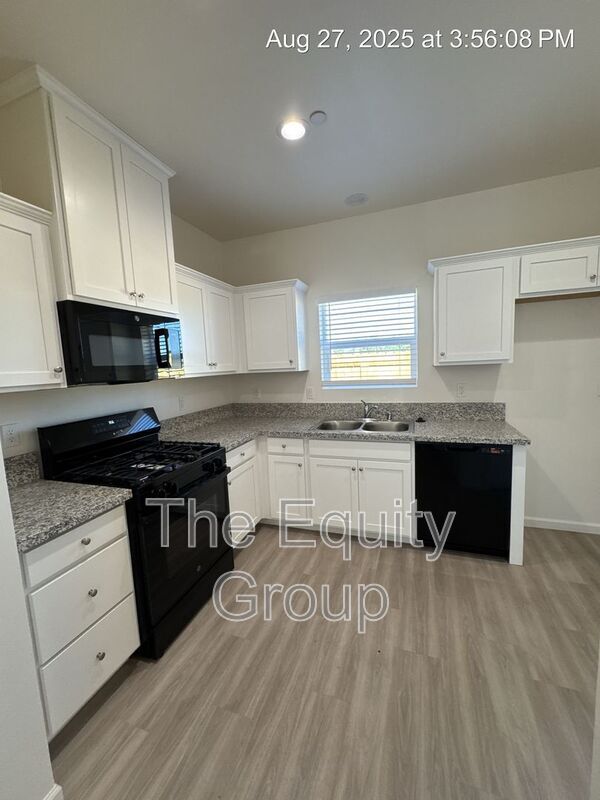 Foto del edificio - 4116 E Kaweah Ave