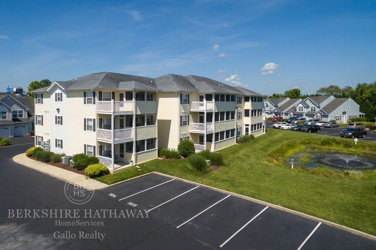 Foto principal - 2nd floor condo East of Route 1