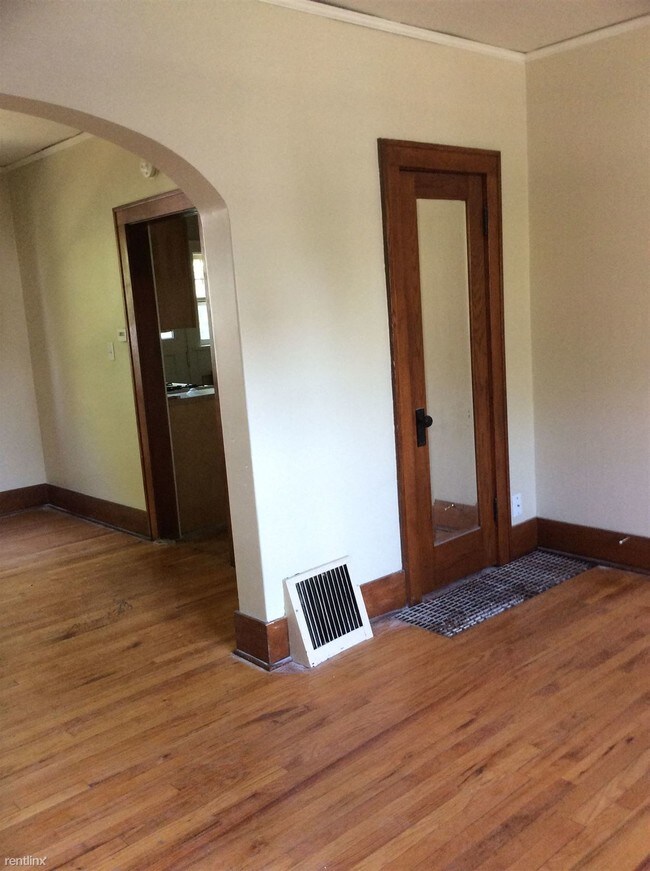 Building Photo - 137 N 33rd St