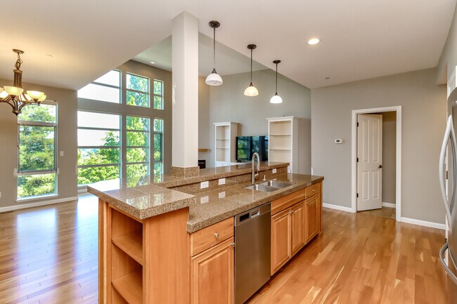 Building Photo - 2355 Yakima Ct