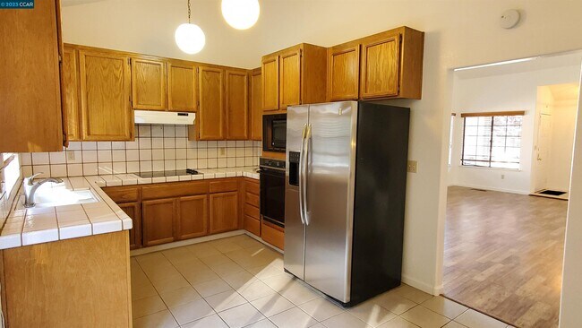 Building Photo - 5567 Deer Run Dr